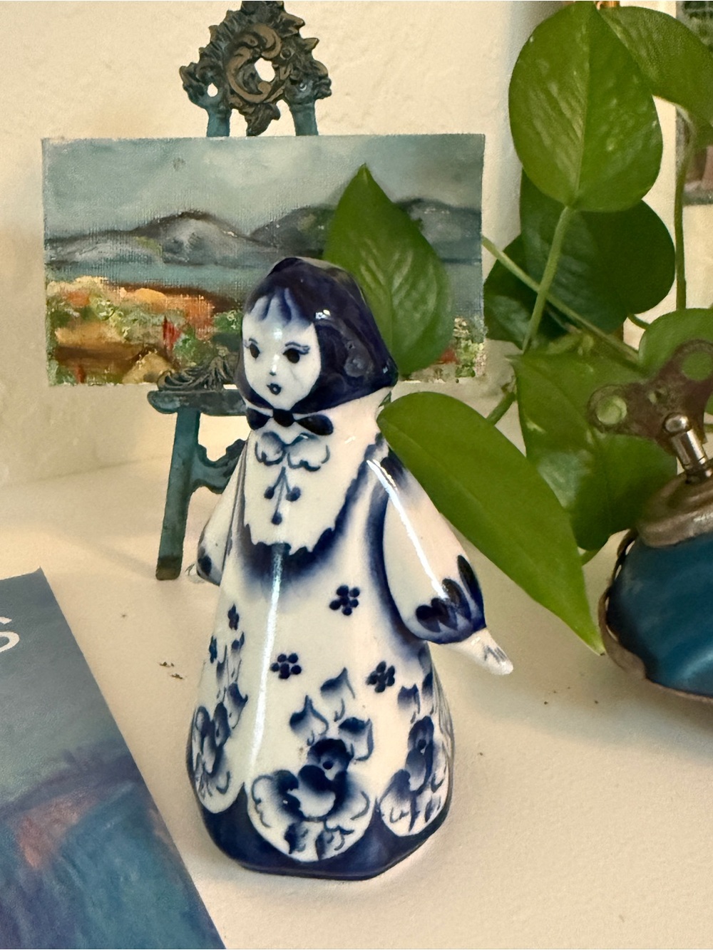Hand Made Vintage Gzhel Russian Porcelain Figurine-Lovely and Unique Floral Girl - Picture 6 of 9
